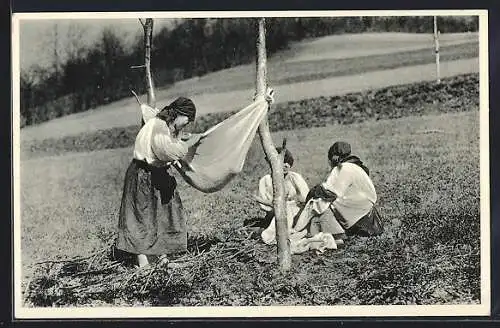 AK Polni kolebka, ukrainische Frauen auf einer Wiese