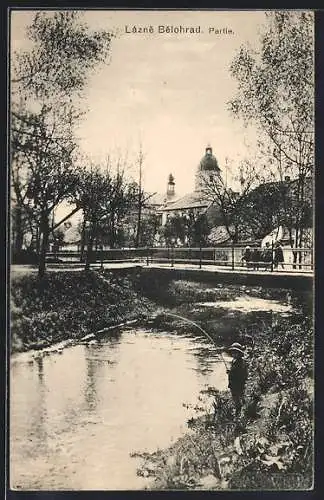 AK Lazne Belohrad, Flusspartie mit Brücke und Kindern