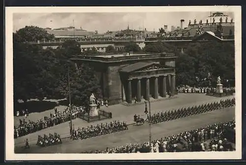 AK Berlin, Wacheablösung am Ehrenmal Unter den Linden