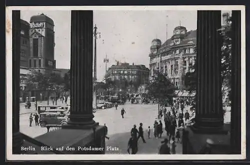 AK Berlin-Tiergarten, Blick auf den Potsdamer Platz mit Passanten u. Automobilen