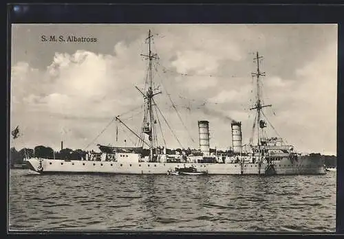 AK Kriegsschiff S.M.S. Albatross ankert vor einer Küste