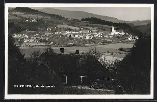 AK Friedberg /Oststeiermark, Gesamtansicht von einem Gehöft aus