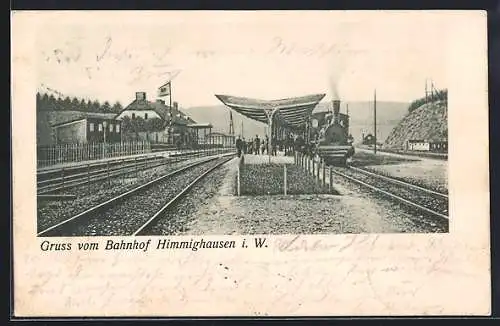 AK Himmighausen i. W., Bahnhof mit einfahrendem Zug