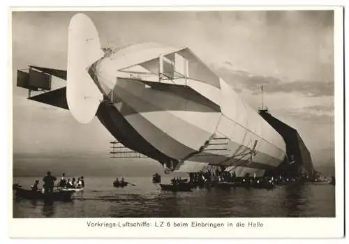 Fotografie Vorkriegs-Luftschiff, LZ 6 beim Einbringen in die Zeppelinhalle auf Wasser