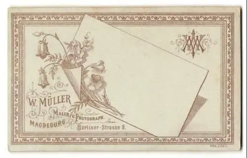 Fotografie W. Müller, Magdeburg, Berliner-Str. 9, Monogramm des Fotografen nebst freiem Feld zum Beschreiben