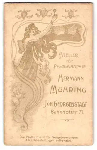 Fotografie Hermann Möhring, Johanngeorgenstadt, Bahnhofstr. 71, Frau im Jugendstil reckt Lupe in die Höhe