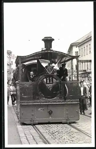 Fotografie unbekannter Fotograf, Ansicht Wien, Strassenbahn - Lokomotive Nr. 11