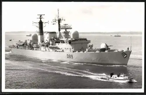 Fotografie Wright & Logan, Southsea, Kriegsschiff Zerstörer Exeter D89 der British Royal Navy