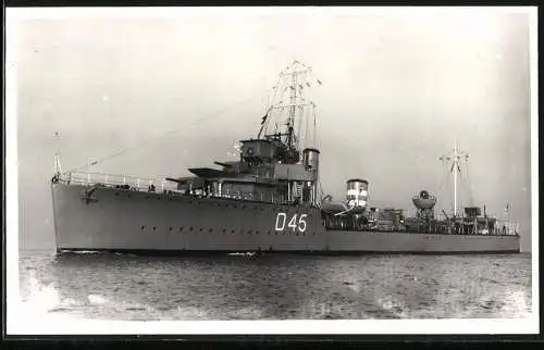 Fotografie Wright & Logan, Southsea, Kriegsschiff H.M.S. Westminster, Zerstörer D45 der British Royal Navy