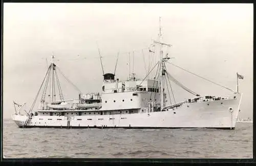 Fotografie Kriegsschiff H.M.S. Reclaim, U-Boot Bergungs & Rettungsschiff der British Royal Navy