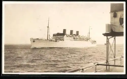 Fotografie G.W. Tripp, Passagierschiff Strathnaver von Bord der Queen of Southend abgelichtet