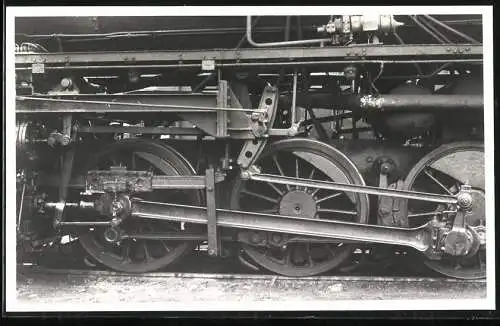 Fotografie österreichische Eisenbahn ÖBB, Dampflok, Lokomotive Detail vom Antrieb