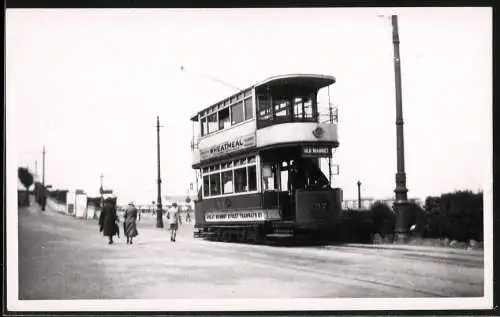 Fotografie unbekannter Fotograf, Ansicht Grimsby, Strassenbahn Doppeldecker Triebwagen Nr. 57 Richtung Old Market