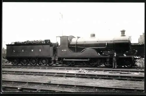 Fotografie H. Gordon Tidey, Sutton / Surrey, britische Eisenbahn, Dampflok, Tender-Lokomotive Nr. 423 LSWR