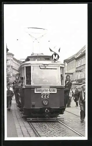 Fotografie unbekannter Fotograf, Ansicht Wien, Strassenbahn Triebwagen Nr. 777 Richtung Baumgartner-Kasino