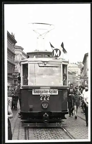 Fotografie unbekannter Fotograf, Ansicht Wien, Strassenbahn Triebwagen Nr. 777 nach Baumgartner-Kasino