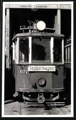 Fotografie unbekannter Fotograf, Ansicht Wien, Strassenbahn Triebwagen Nr. 6172, Sonderwagen als Ersatzteilspender, Depot