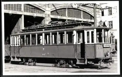 Fotografie unbekannter Fotograf, Ansicht Wien, Strassenbahn TriebwagenNr. 6187, Sonderwagen im Depot