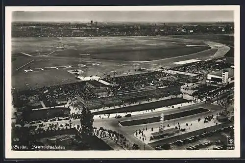 AK Berlin-Tempelhof, Gebäude & Gelände des Zentralflughafens