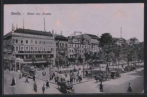 AK Berlin, Unter den Linden mit Passanten und Kutschen