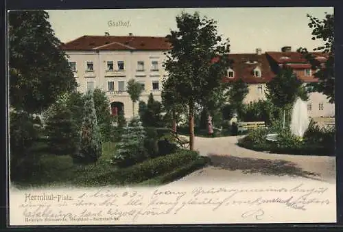 AK Herrnhut i. Sa., Platz, Gasthof mit Parkanlage und Springbrunnen