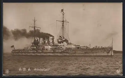 AK Kriegsschiff S.M.S. Ostfriesland unter Volldampf auf dem Meer