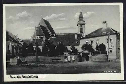 AK Rust am Neusiedlersee, Strassenpartie mit Kirche