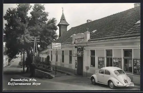 AK Drasenhofen, VW-Käfer vor dem Kaffeerestaurant Mayer