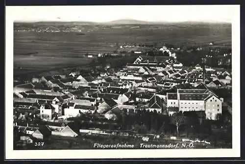 AK Trautmannsdorf /N.-Oe., Totalansicht, Fliegeraufnahme