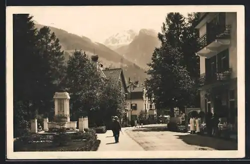 AK Badgastein, Strassenpartie am Kriegerdenkmal