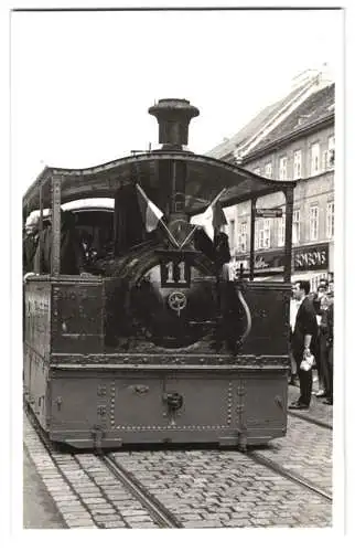 20 Fotografien unbekannter Fotograf, Ansicht Wien, Strassenbahn & Autos bei einem Volksfest in der Innenstadt