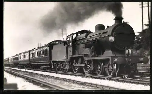 Fotografie britische Eisenbahn, Personenzug mit Dampflok, Tender-Lokomotive Nr. 787