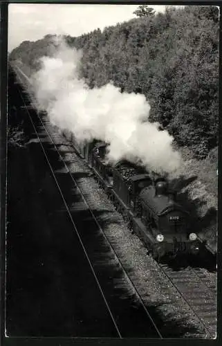 Fotografie britische Eisenbahn, Zug mit Dampflok, Tender-Lokomotive Nr. 31272