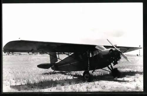 Fotografie Flugzeug Hochdecker, Propeller Maschine mit Sternmotor