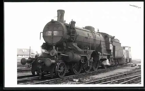 Fotografie ÖBB österreichische Eisenbahn, Dampflok, Tender-Lokomotive Nr. 010.32, Vorheizanlage