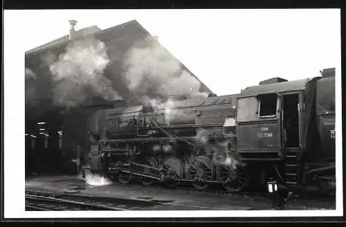 Fotografie unbekannter Fotograf, Ansicht Wien, ÖBB österreichische Eisenbahn, Dampflok, Tender-Lokomotive Nr. 52.7088