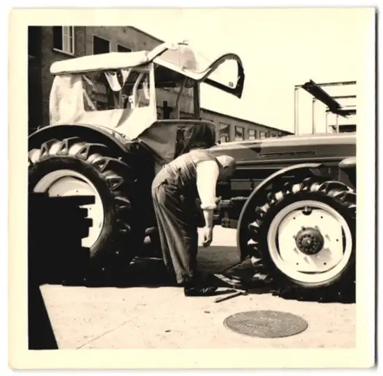 210 Fotografien Werkfotos, Ansicht Aulendorf / Oberschwaben, HELA Schlepperfabrik Hermann Lanz, Traktor - Fabrikation 48