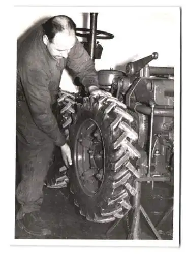 210 Fotografien Werkfotos, Ansicht Aulendorf / Oberschwaben, HELA Schlepperfabrik Hermann Lanz, Traktor - Fabrikation