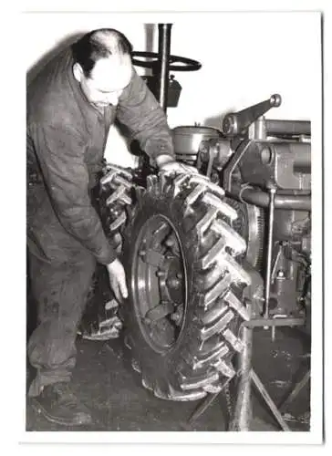 210 Fotografien Werkfotos, Ansicht Aulendorf / Oberschwaben, HELA Schlepperfabrik Hermann Lanz, Traktor - Fabrikation