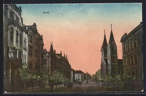 AK Plzen, Strassenpartie mit der Kirche