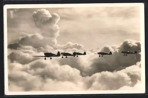 AK Flugzeuge der Klemm-Staffel Kl. 35 B mit Hirth-Motor über den Wolken