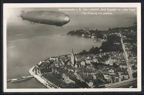 AK Luftschiff Graf Zeppelin in voller Fahrt über Friedrichshafen, vom Flugzeug aus gesehen