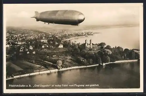 AK Friedrichshafen a. B., Graf Zeppelin in voller Frahrt vom Flugzeug aus gesehen