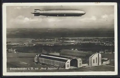 AK Friedrichshafen, Luftschiff Graf Zeppelin über dem Ort, Luftbild