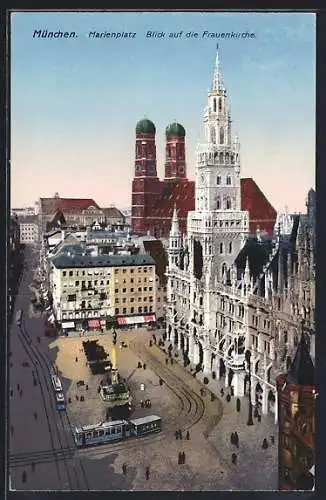 AK München-Au, Blick auf den Marienplatz und die Frauenkirche aus der Vogelschau, Strassenbahn