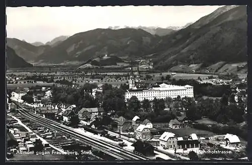 AK Admont /Stmk, Bahnhofstrasse mit Kloster gegen Frauenberg