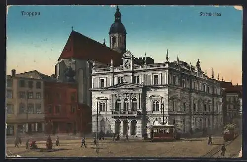 AK Troppau, Strassenbahn vor Stadttheater