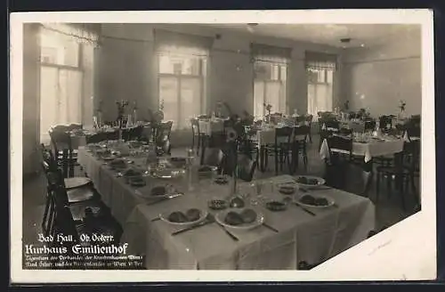 AK Bad Hall, Kurhaus Emilienhof, Speisesaal mit zum Frühstück gedeckten Tischen