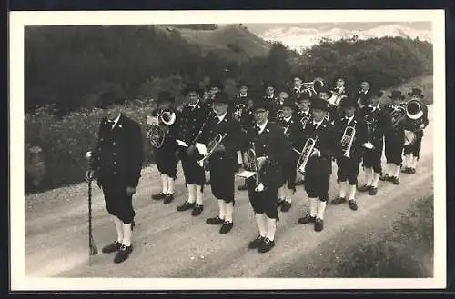 AK Bürserberg, Dorfmusikkapelle mit Instrumenten