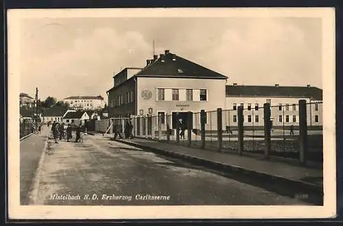 AK Mistelbach /N.-Oe., Strassenpartie an der Erzherzog Carlkaserne